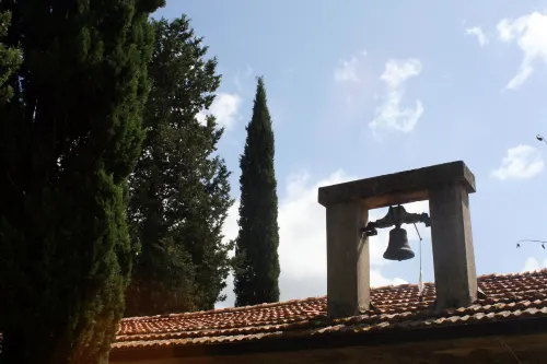 Apartment with One Bedroom, Kitchen, Bathroom. Garden and Shared Pool Hotels in Chianni