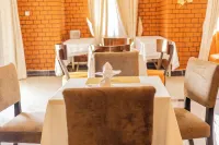 Sun City Amuzement Park Hotel Soroti - Pools