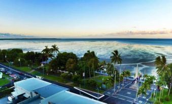Cairns Apartment Esplanade Ocean Views