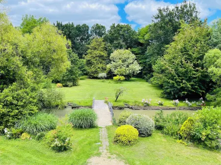 Domaine Jeanne de Laval Отели в г. Ле Гарен Сюр Луар