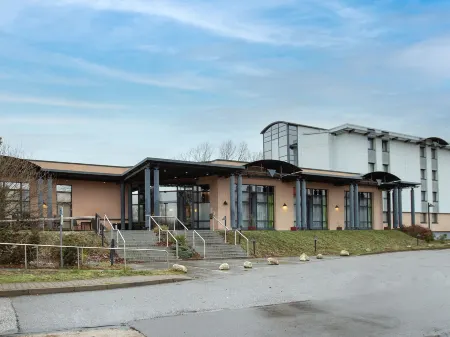 Dormero Hotel Greifswald Отели в г. Галько