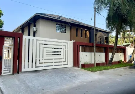 Scarlett Apartments Отели в г. Грэйтер Монровия