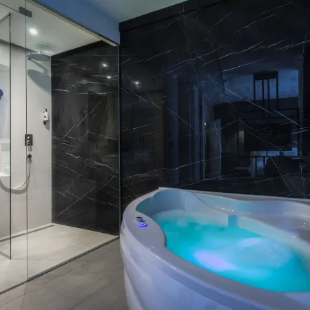 Level Luxury Suites
