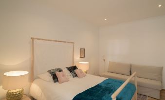 Spacious Bairro Alto Apartment with Courtyard, by TimeCooler