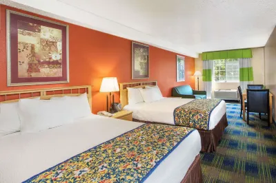 Days Inn by Wyndham Fremont Отели в г. Фремонт