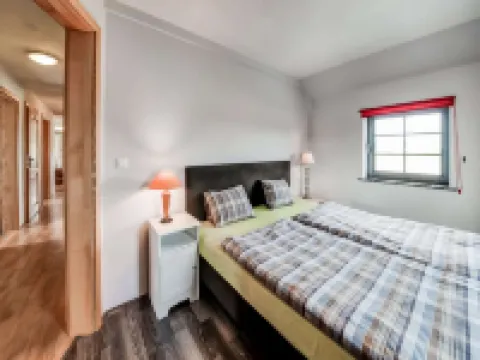 Green Hillside Apartment-Petit Wilogne