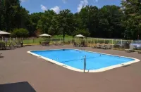 High Point Arcadia Inn - Pools