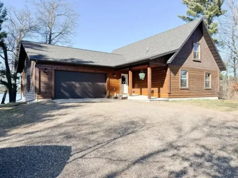 Newer, Fully Stocked Lake House @ Lake Mohawksin.