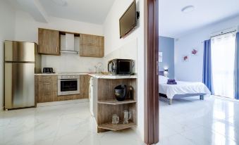Idyllic Apartment Steps from the Promenade