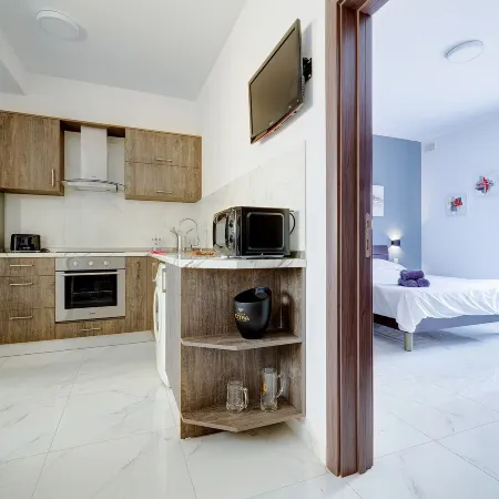 Idyllic Apartment Steps from the Promenade