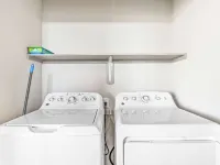 Cozy 2BR Suite Close to Downtown w Fast Wifi Hotels in Montopolis