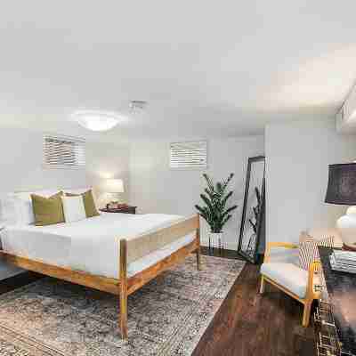 Lilac in Law, Picturesque Lower Unit Rooms