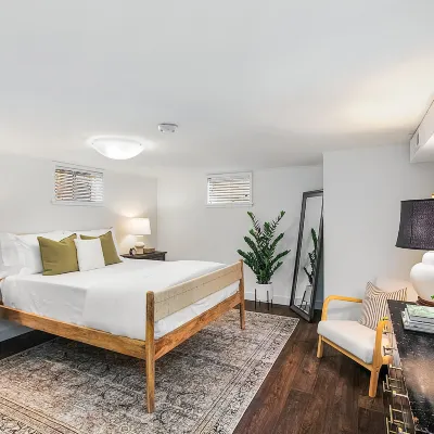 Lilac in Law, Picturesque Lower Unit Các khách sạn gần Trung tâm mua sắm Northgate Mall