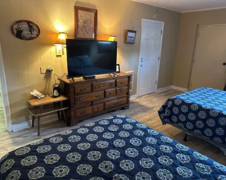 Sportsman's Lodge Hotels in Cleburne County