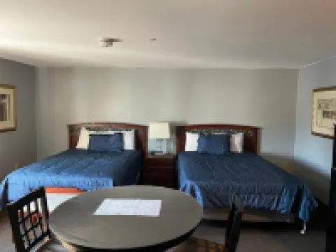 Gamble Farm Inn and Suites