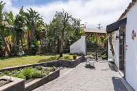 City Cottage with Garden & Pool by Wonderful Italy