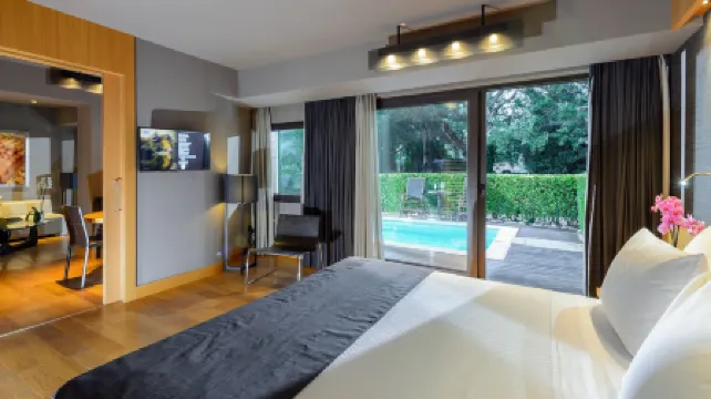 Alexander Beach Hotel & Spa