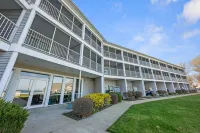 Bayshore Resort at Put-in-Bay Hotels in Put-in-Bay