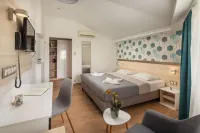 Kristály Hotel Hotels in Balatonkeresztur