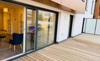 Elegant 2 Bedrooms in Center with Parking &Terrace- 142-99