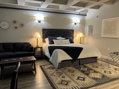 Brand new studio apartment rich with amenities! Less than 5 minutes to downtown