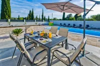 Family Villa with Pool-Peaceful Hvar Island Oasis - วิลล่า
