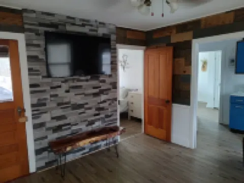 Lovely Idlewilde Cottage at Canadohta Lake, Pa