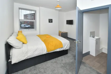 Townhouse @ 24 Brunswick Place Stoke Отели рядом с достопримечательностью «Трентам Гарденс»