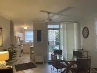 MANLYS FINEST LOCATION SO CLOSE TO BEACH SHOPS AND FERRY