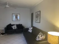 MANLYS FINEST LOCATION SO CLOSE TO BEACH SHOPS AND FERRY