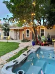 King & Queen Suites with Hot Tub & Private Yard