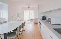 Beautiful 4-Bed Apartment