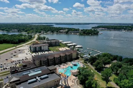 Beautiful Newly built Bayside Lake Front Condo!