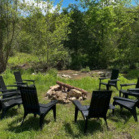 Barn by The Creek- Barn turned bnb in Eminence; sleeps 10
