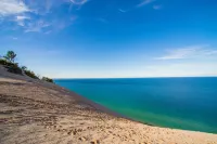 Beachfront Serenity 101|Direct Beach Access |Near Downtown + Tart Trail Hotels in East Bay Township