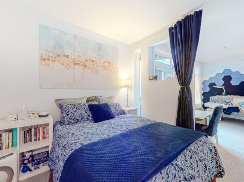 Playing Blues At Belltown Court