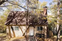 Gingerbread Cottage - Soak|Connect|Nature|Fun Hotel di Lake Arrowhead