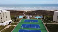 Direct Beachfront View and Gas Grill - Spacious Coastal Haven 伊莎貝爾港住宿飯店