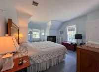 Private Hot Tub and Expansive Outdoor Space - Stunning Historic Getaway