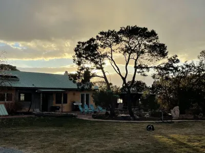 LUXURIOUS 4BR/3BA SANTA FE ESCAPE
