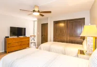 Bright, Beautiful, Remodeled Island Sands 505 Condo