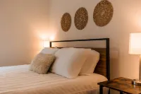 Spacious Living Area and Private Kitchen Retreat - Charming Getaway