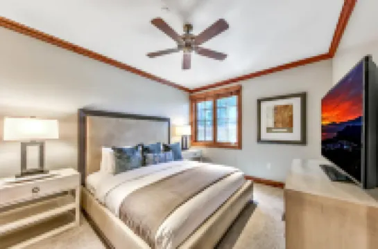 Jaw-Dropping Lake and Mountain Views - Stunning Luxury Retreat