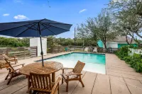 Charming Cottage with Coastal Comfort - Delightful Getaway Hotels in Aransas County