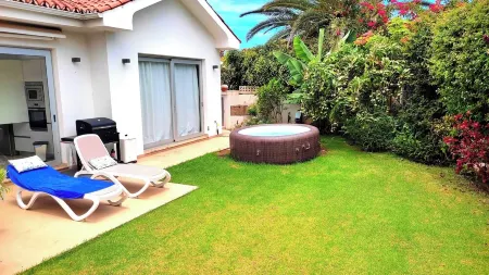 Super Comfortable Nature Villa in front of the SEA, with Jacuzzi and Sauna. Отели в г. Лос-Реалехос