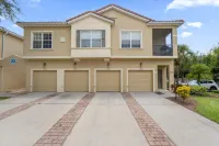 Community Pool and Game Room Access - Charming Family Haven Hoteles en Condado de Osceola