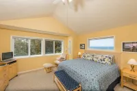 Whale Watching and Cozy Gas Fireplace - Stunning Romantic Loft