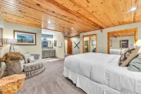 Modern Kitchen and Spacious Deck with Views - Charming Scenic Retreat