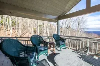 Stunning Mountain Views and Cozy Comfort - Exquisite Cabin Retreat