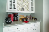 Charming Getaway with Wrap-Around Decks - Cozy Retreat in Nature